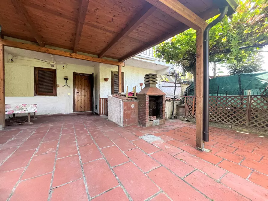 Immagine 1 di Villa in vendita  in Via Marincoli a Amaroni