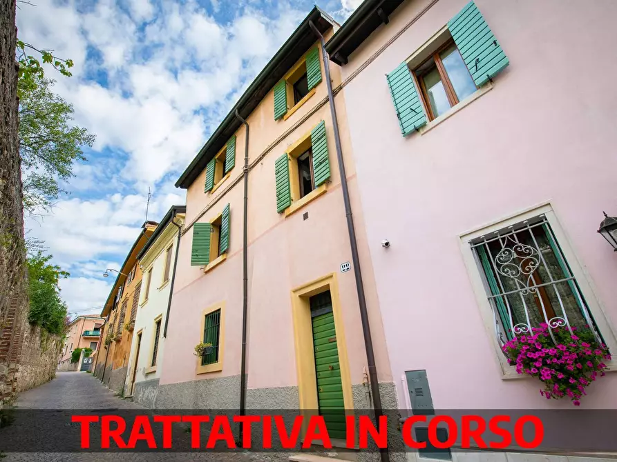 Immagine 1 di Villa in vendita  in Via Fontana del Ferro a Verona