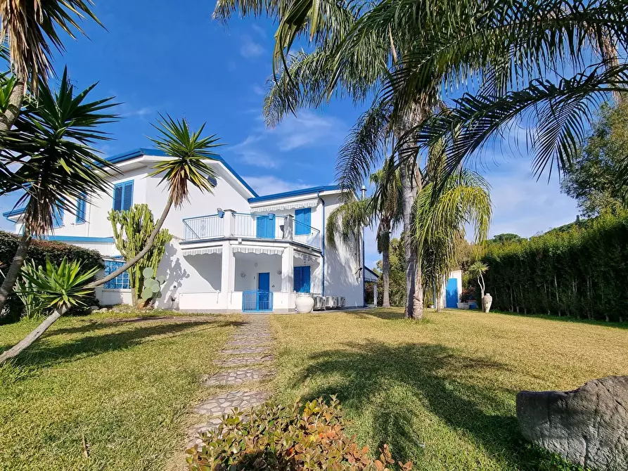 Immagine 1 di Villa in vendita  in Via Nausica a Borgia