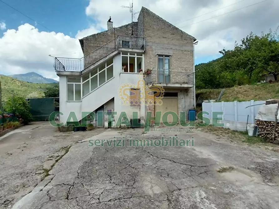 Immagine 1 di Villa in vendita  a Fisciano