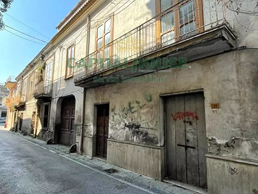 Immagine 1 di Palazzo in vendita  a Camposano