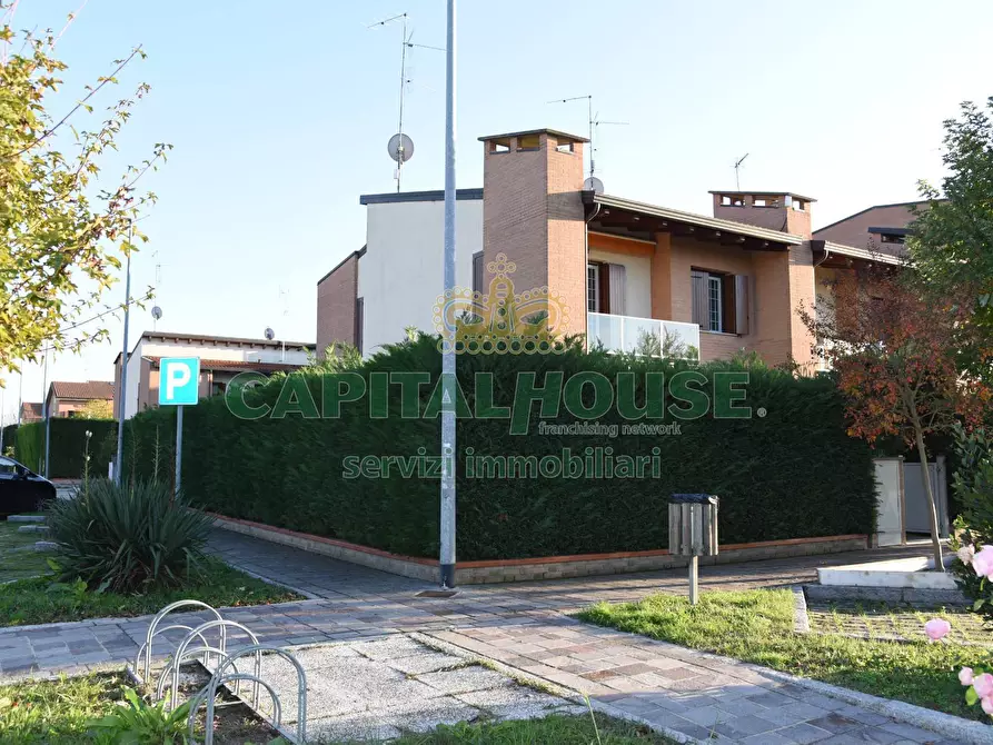 Immagine 1 di Villa in vendita  a Baricella