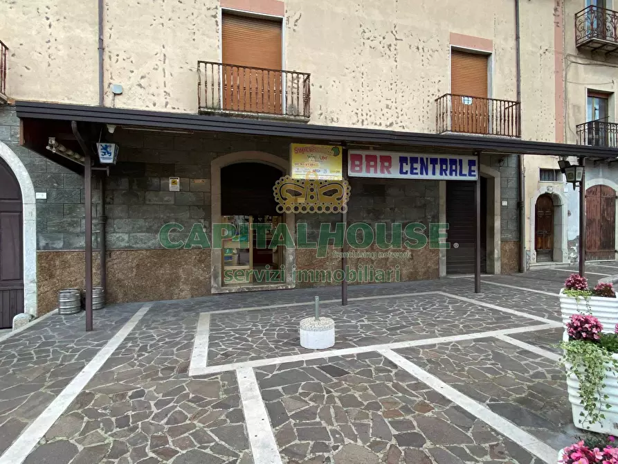 Immagine 1 di Locale commerciale in affitto  a Pratola Serra