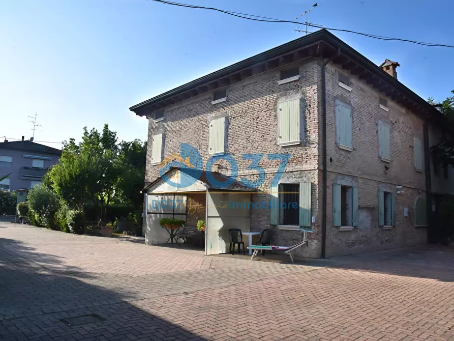 Immagine 1 di Villa in vendita  a Correggio