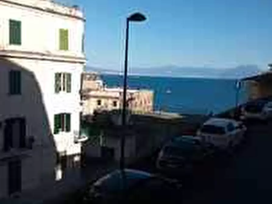 Immagine 1 di Appartamento in vendita  in via posillipo a Napoli