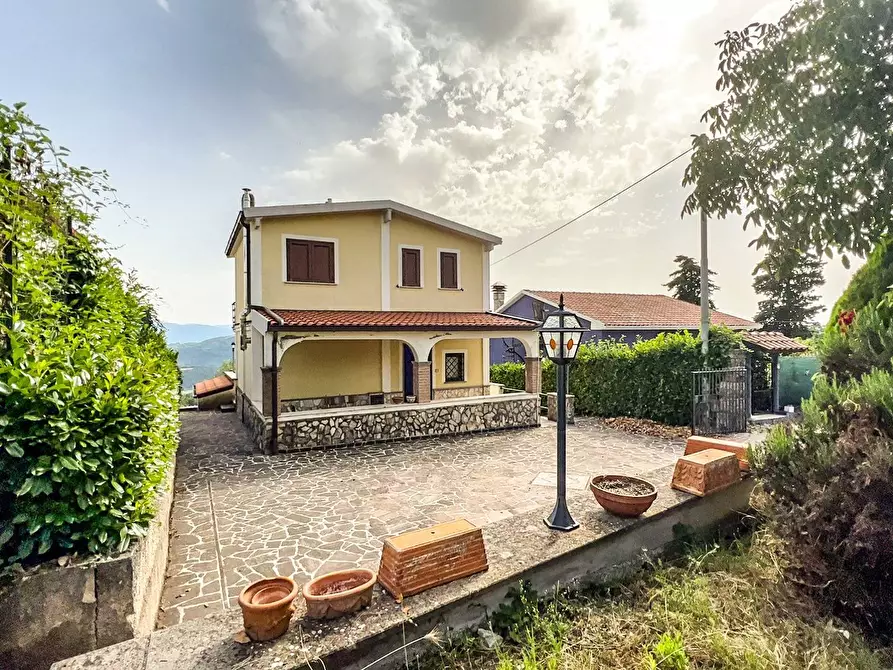 Immagine 1 di Villa in vendita  in Via Circonvallazione a Acuto