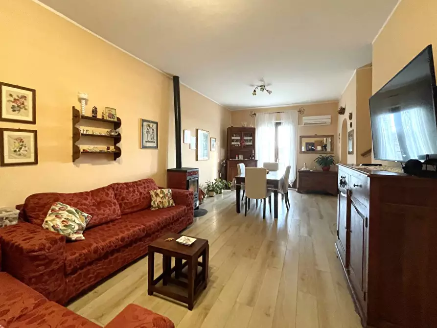 Immagine 1 di Villa in vendita  in VIA MONTESUELLO a Toscolano-Maderno