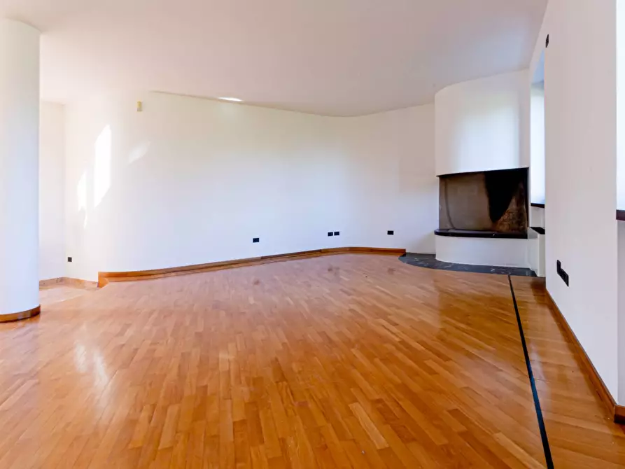 Immagine 1 di Appartamento in vendita  in Viale Montecorno a Desenzano Del Garda