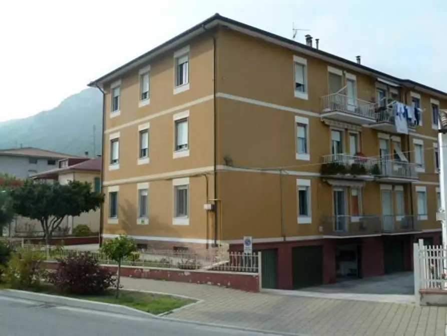 Immagine 1 di Appartamento in vendita  in Roma a Esanatoglia