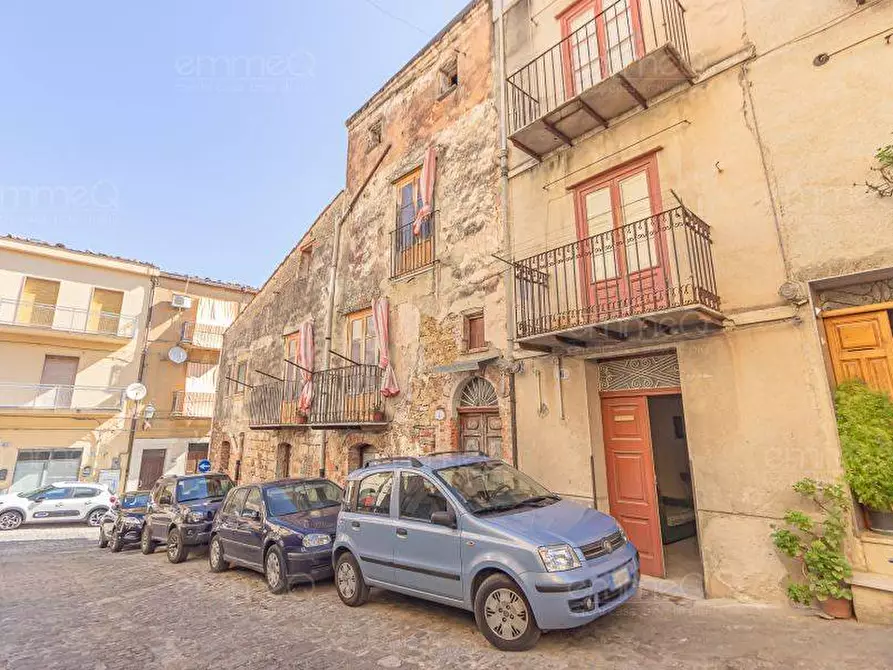 Immagine 1 di Appartamento in vendita  in via Petagna a Castelbuono