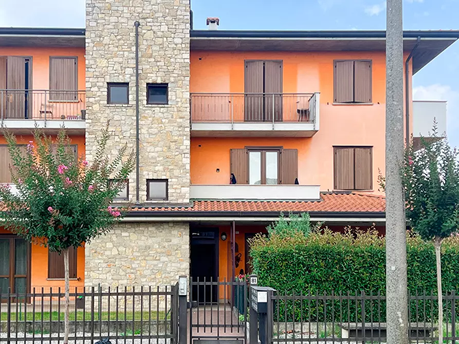 Immagine 1 di Appartamento in vendita  in viale Dante Alighieri a Pontoglio