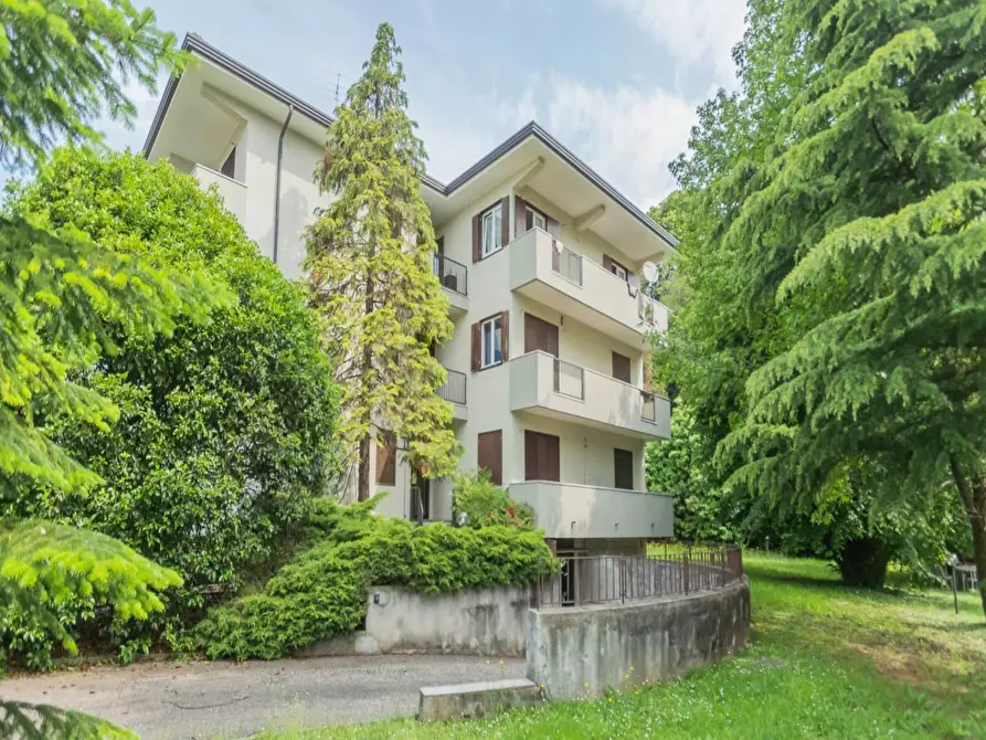 Immagine 1 di Appartamento in vendita  in Via Crispi a Varese