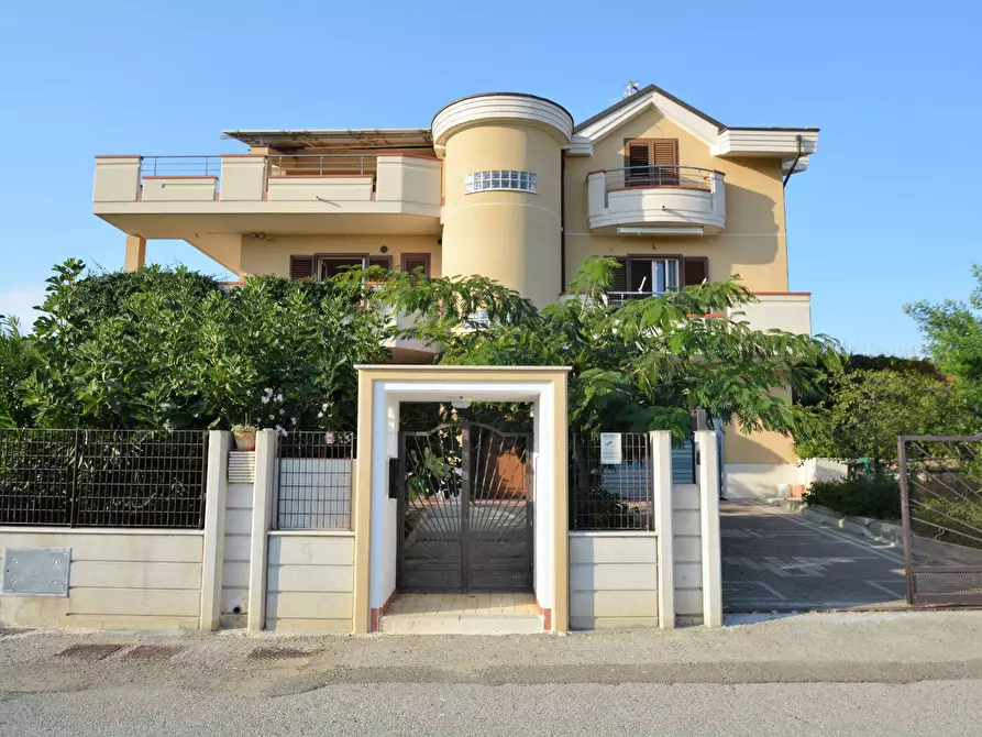 Immagine 1 di Villa in vendita  in Via Francesco Lenge a Montescaglioso