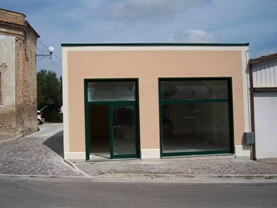 Immagine 1 di Attività commerciale in affitto  in Via Matteotti a Nereto