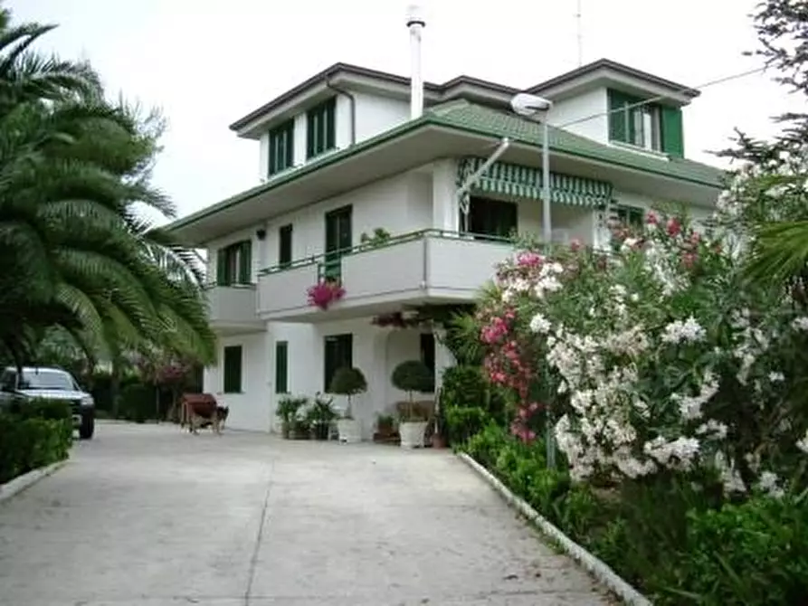 Immagine 1 di Villa in vendita  a Monteprandone