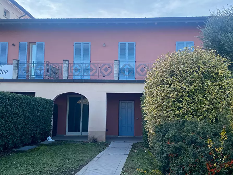Immagine 1 di Villa in vendita  in via Piemonte a Rovato