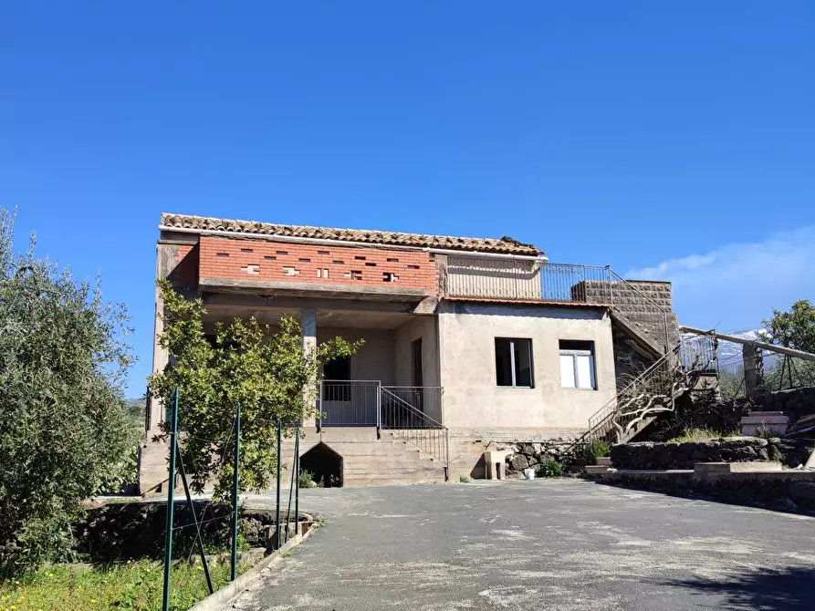Immagine 1 di Casa indipendente in vendita  a Santa Maria Di Licodia