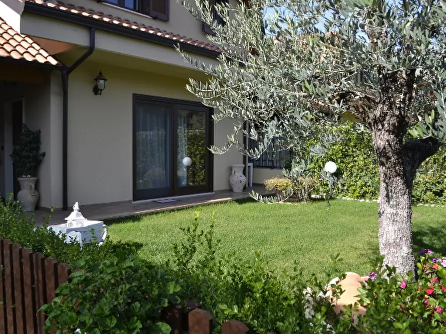 Immagine 1 di Villa in vendita  in Via provinciale per lenola a Lenola