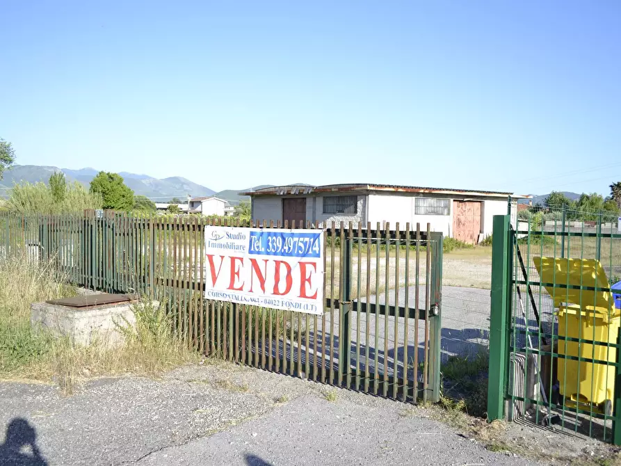 Immagine 1 di Posto auto in vendita  in via appia lato roma a Fondi