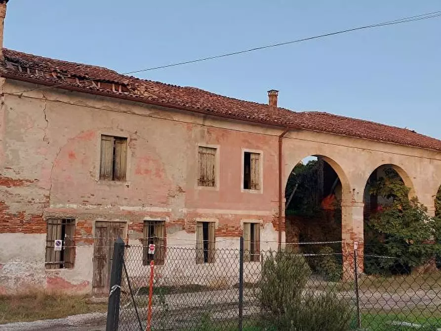 Immagine 1 di Rustico / casale in vendita  in via molino a Quinto Vicentino