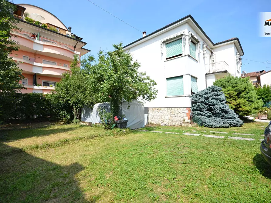 Immagine 1 di Villa in vendita  in Via Negri a Vicenza