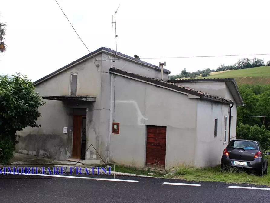 Immagine 1 di Casa indipendente in vendita  a Tossicia