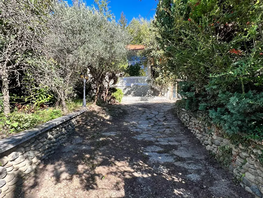 Immagine 1 di Villa in vendita  a Luserna San Giovanni