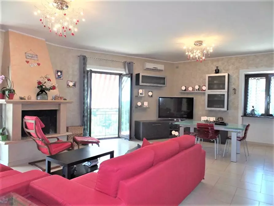 Immagine 1 di Appartamento in vendita  in via Antonio Pulcinelli a Caprarola