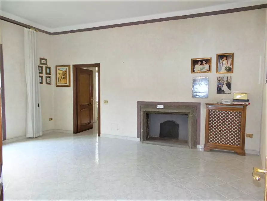 Immagine 1 di Appartamento in vendita  in via Filippo Nicolai a Caprarola