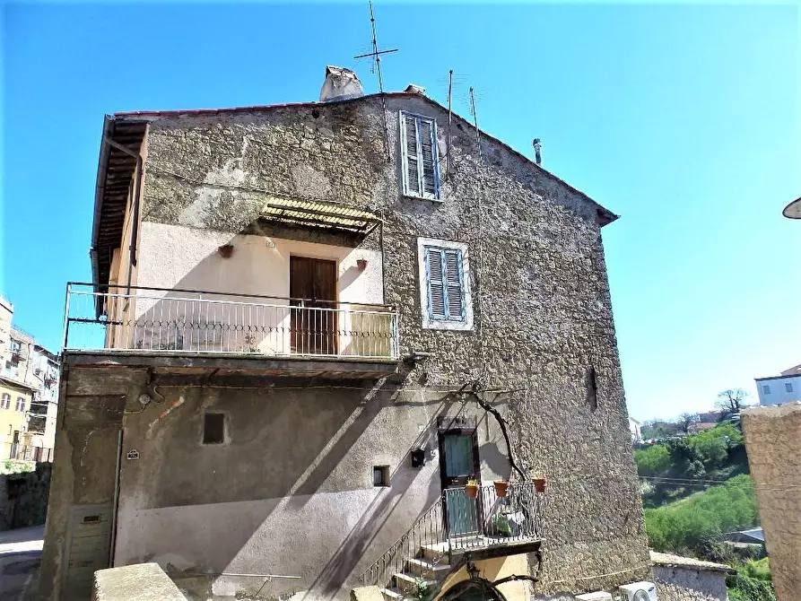 Immagine 1 di Appartamento in vendita  in via Cavour a Caprarola