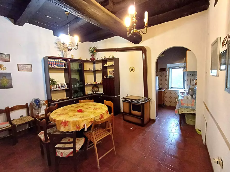 Immagine 1 di Appartamento in vendita  in via Borgo Vecchio a Caprarola