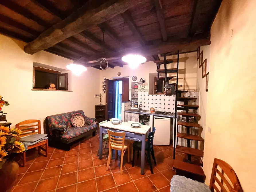 Immagine 1 di Casa indipendente in vendita  in via Fossetto a Caprarola