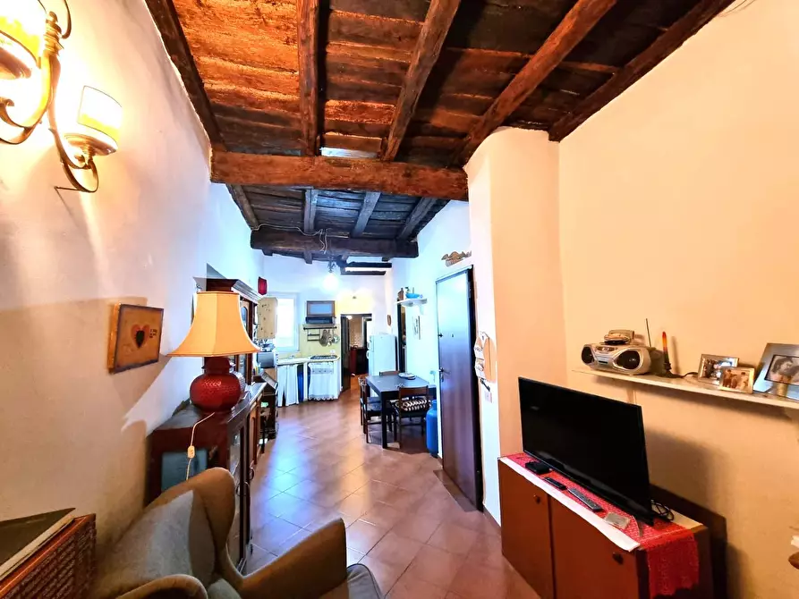 Immagine 1 di Appartamento in vendita  in via Borgo Vecchio a Caprarola