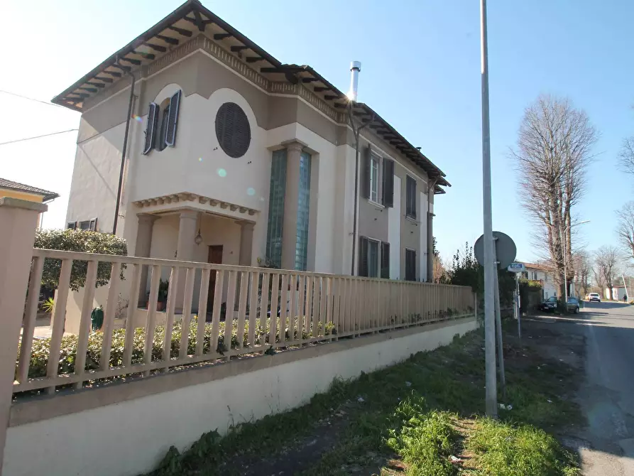 Immagine 1 di Villa in vendita  in VIA DUE SETTEMBRE a Pisa
