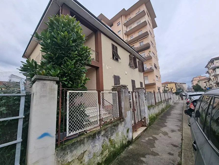 Immagine 1 di Villa in vendita  a San Giovanni Valdarno