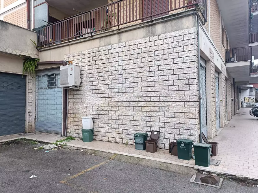 Immagine 1 di Locale commerciale in affitto  in Via Giacomo Leopardi a Colleferro