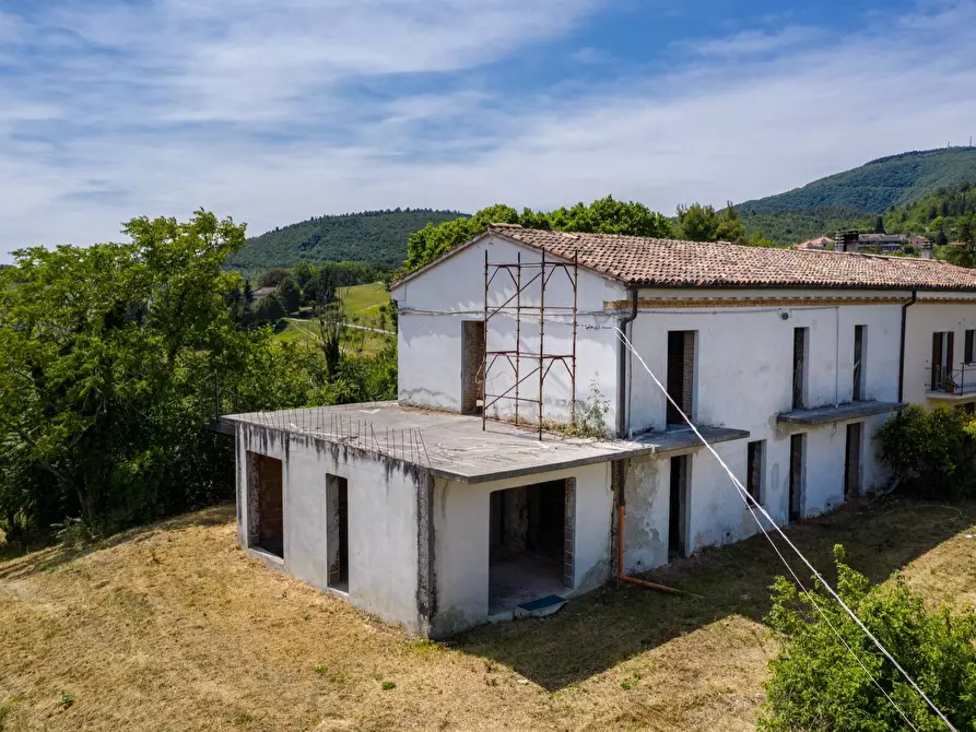 Immagine 1 di Villa in vendita  in COLLEPAGANELLO a Fabriano
