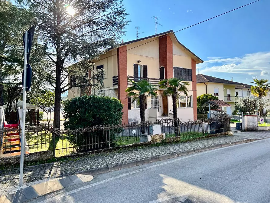 Immagine 1 di Villa in vendita  in VAI MADONNA DELLE GRAZIE a Cerreto D'esi