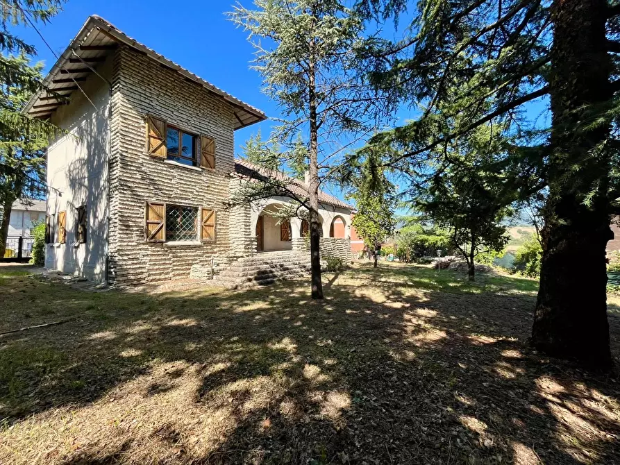 Immagine 1 di Villa in vendita  in VIA MARTIRI 22 GIUGNO 1944 a Fabriano