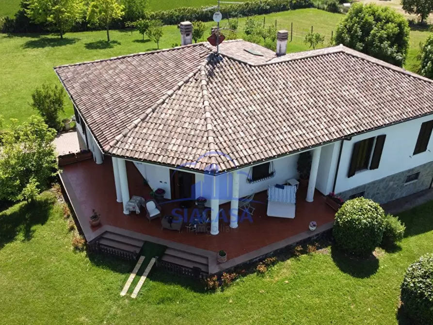 Immagine 1 di Villa in vendita  in VIA POLLINI a Traversetolo
