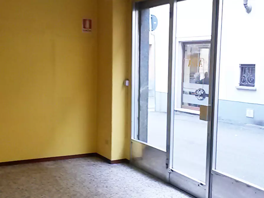 Immagine 1 di Locale commerciale in affitto  in via Gramsci a Oleggio