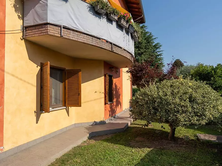 Immagine 1 di Appartamento in vendita  in VIA STRERA a Oleggio