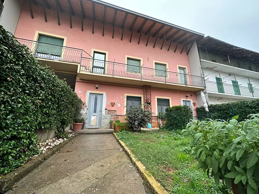 Immagine 1 di Appartamento in vendita  in via agamo a Oleggio