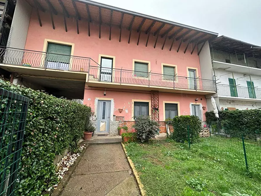 Immagine 1 di Appartamento in vendita  in VIA AGAMO a Oleggio