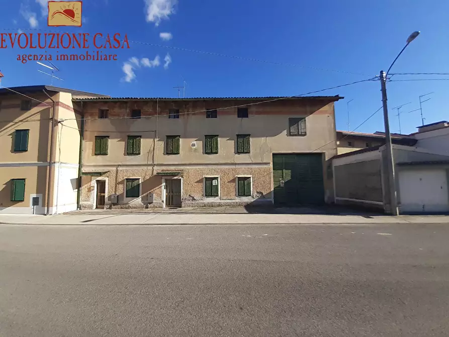 Immagine 1 di Villa in vendita  in bersaglieri a Capriva Del Friuli