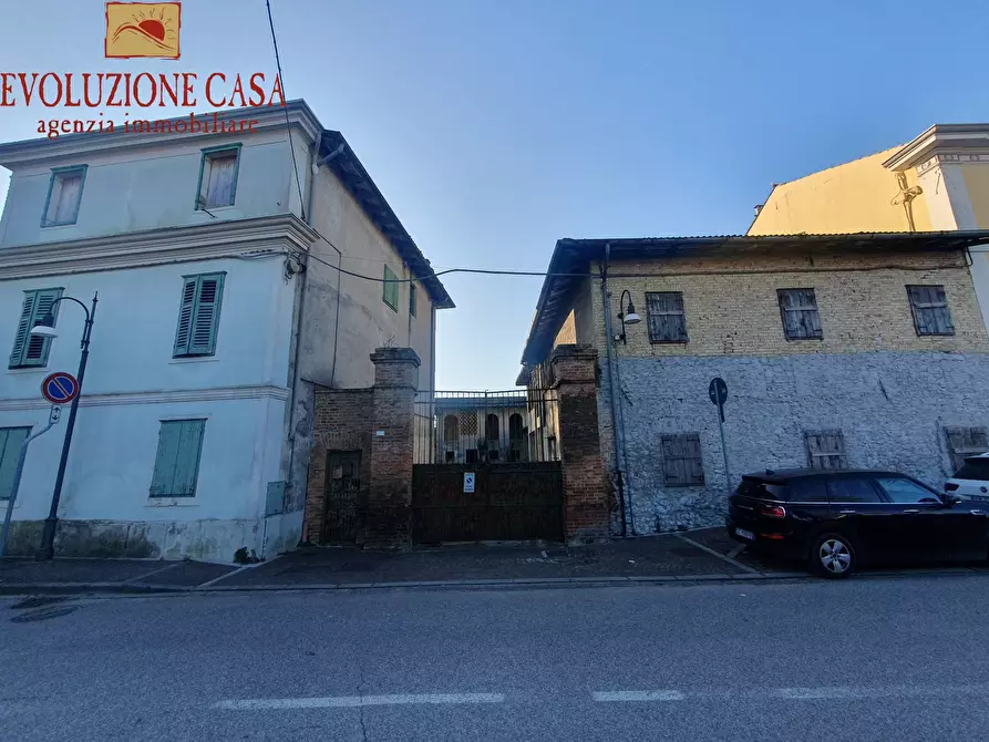 Immagine 1 di Villa in vendita  in dei iacomini a Capriva Del Friuli
