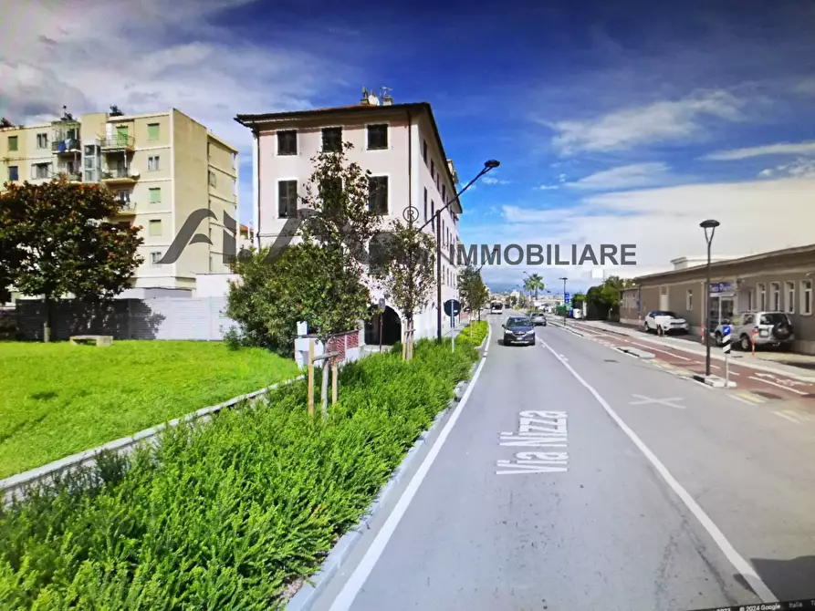 Immagine 1 di Posto auto in affitto  in via Nizza a Savona
