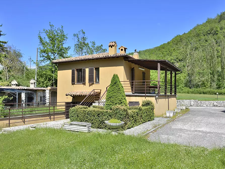 Immagine 1 di Villa in vendita  in Borgo cerreto a Poggiodomo