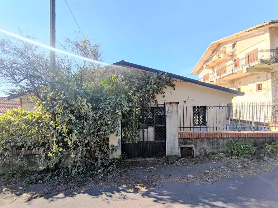 Immagine 1 di Villa in vendita  in via torino a Gravina Di Catania