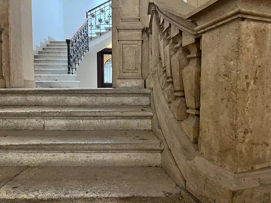Immagine 1 di Palazzo in vendita  in corso garibaldi a Spoleto